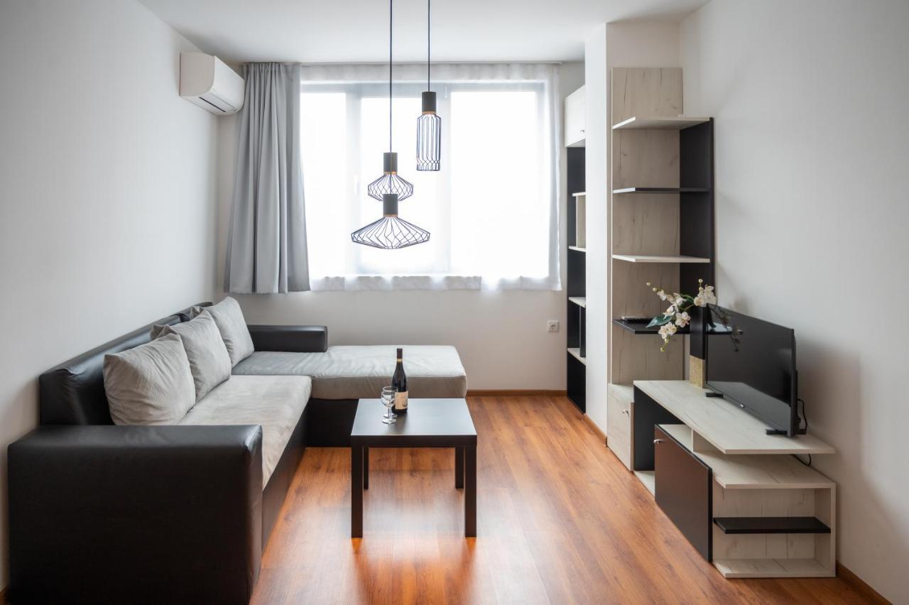 Sunny 1Bdr Apartment Near Center صوفيا المظهر الخارجي الصورة