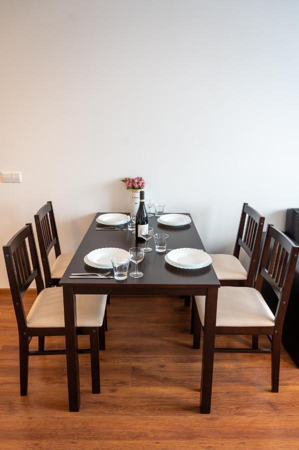 Sunny 1Bdr Apartment Near Center صوفيا المظهر الخارجي الصورة