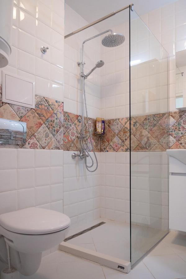 Sunny 1Bdr Apartment Near Center صوفيا المظهر الخارجي الصورة