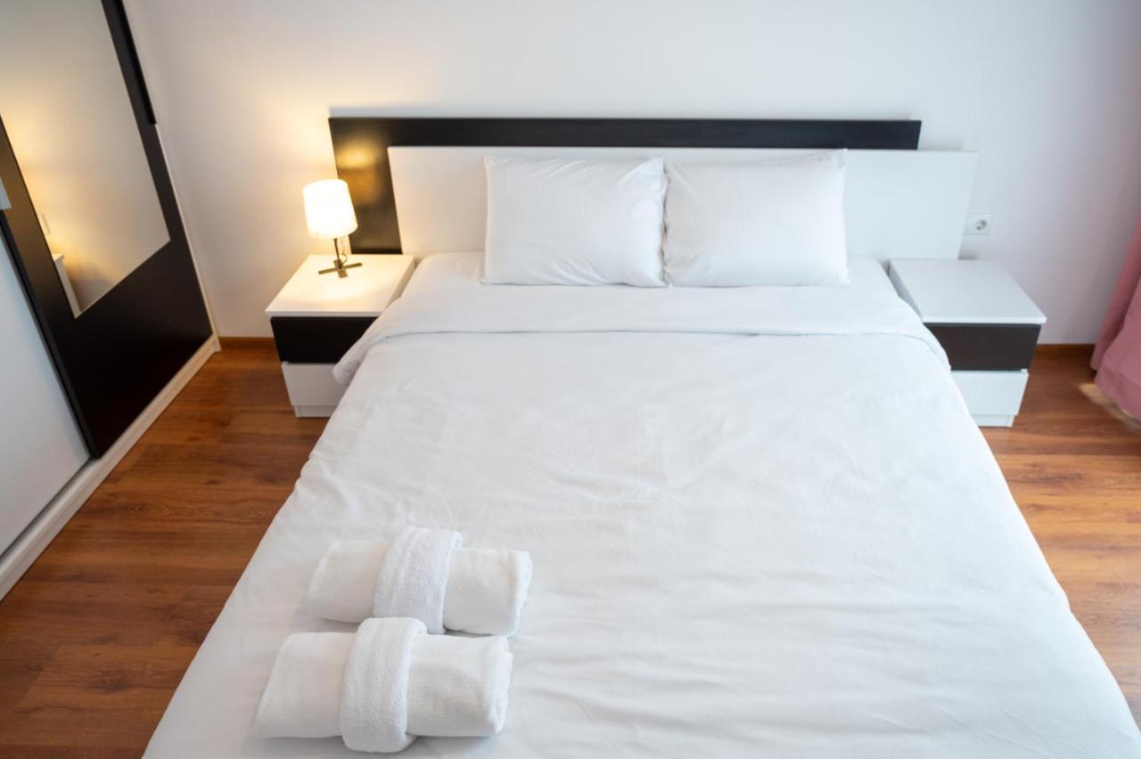 Sunny 1Bdr Apartment Near Center صوفيا المظهر الخارجي الصورة