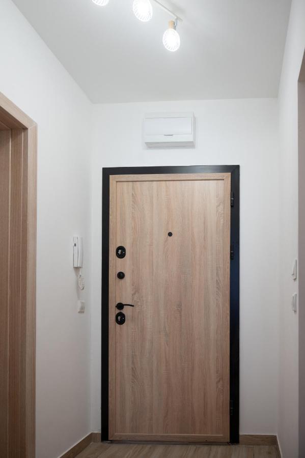Sunny 1Bdr Apartment Near Center صوفيا المظهر الخارجي الصورة