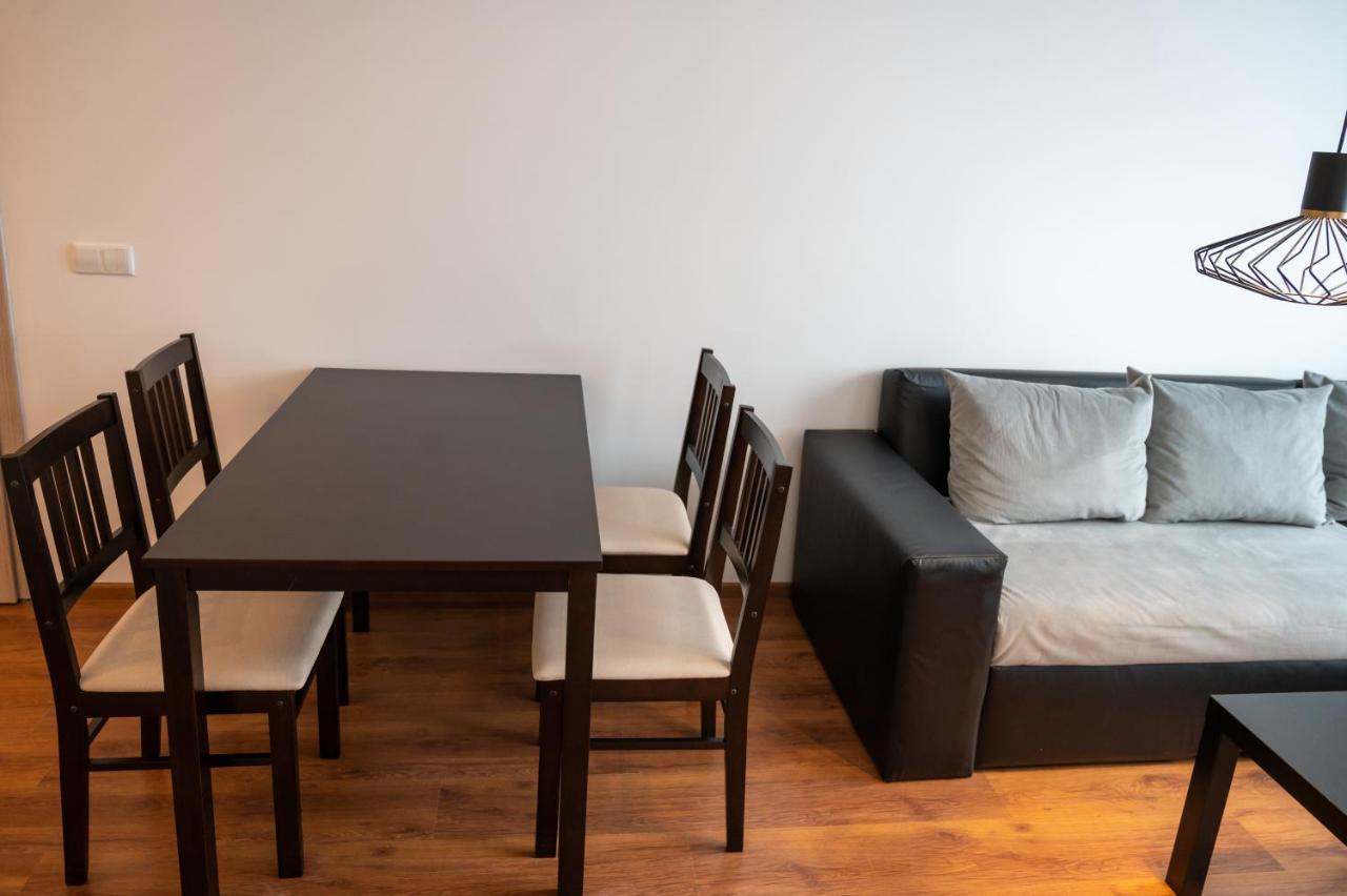 Sunny 1Bdr Apartment Near Center صوفيا المظهر الخارجي الصورة