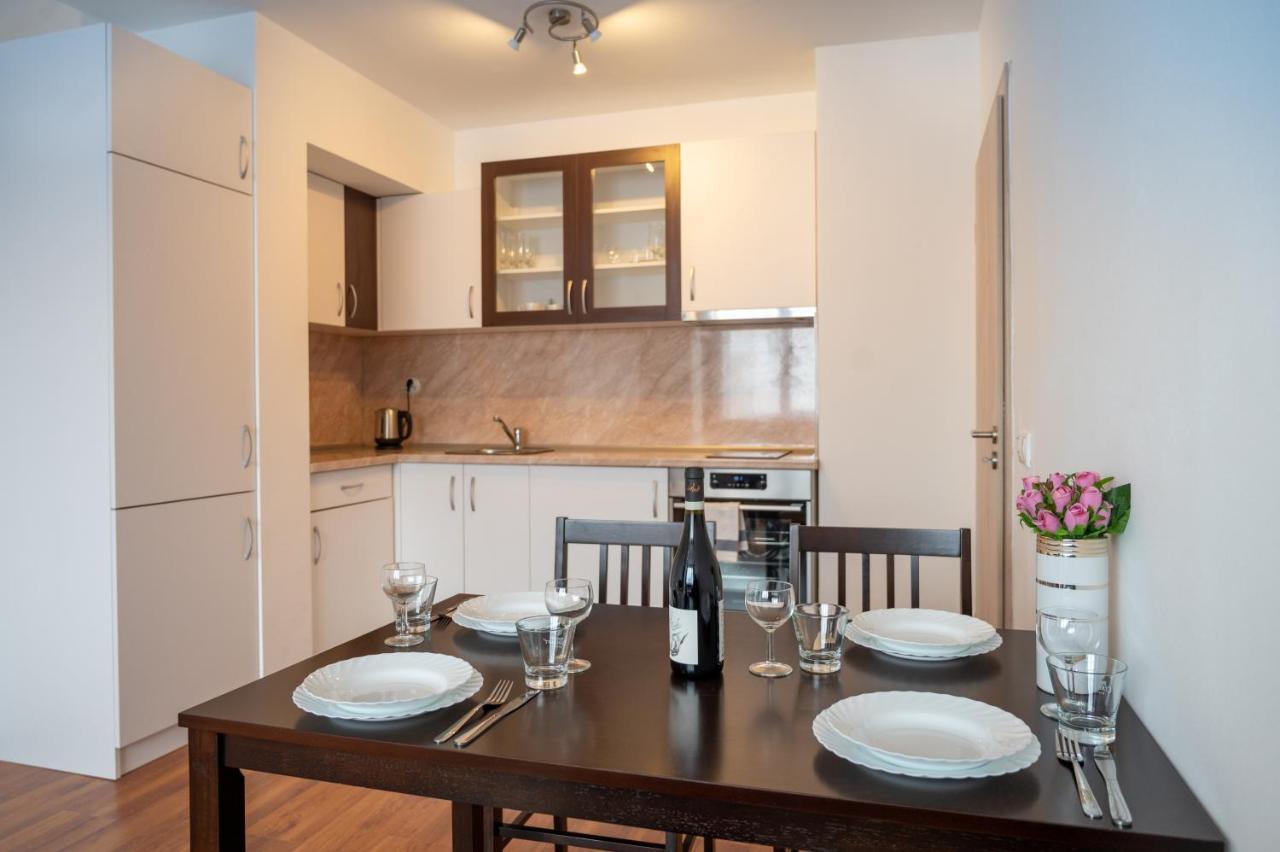 Sunny 1Bdr Apartment Near Center صوفيا المظهر الخارجي الصورة